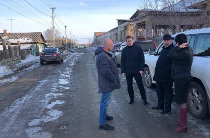 Вопросы капремонта и строительства дорог жителям Куйтуна помогает решать Денис Шершнев
